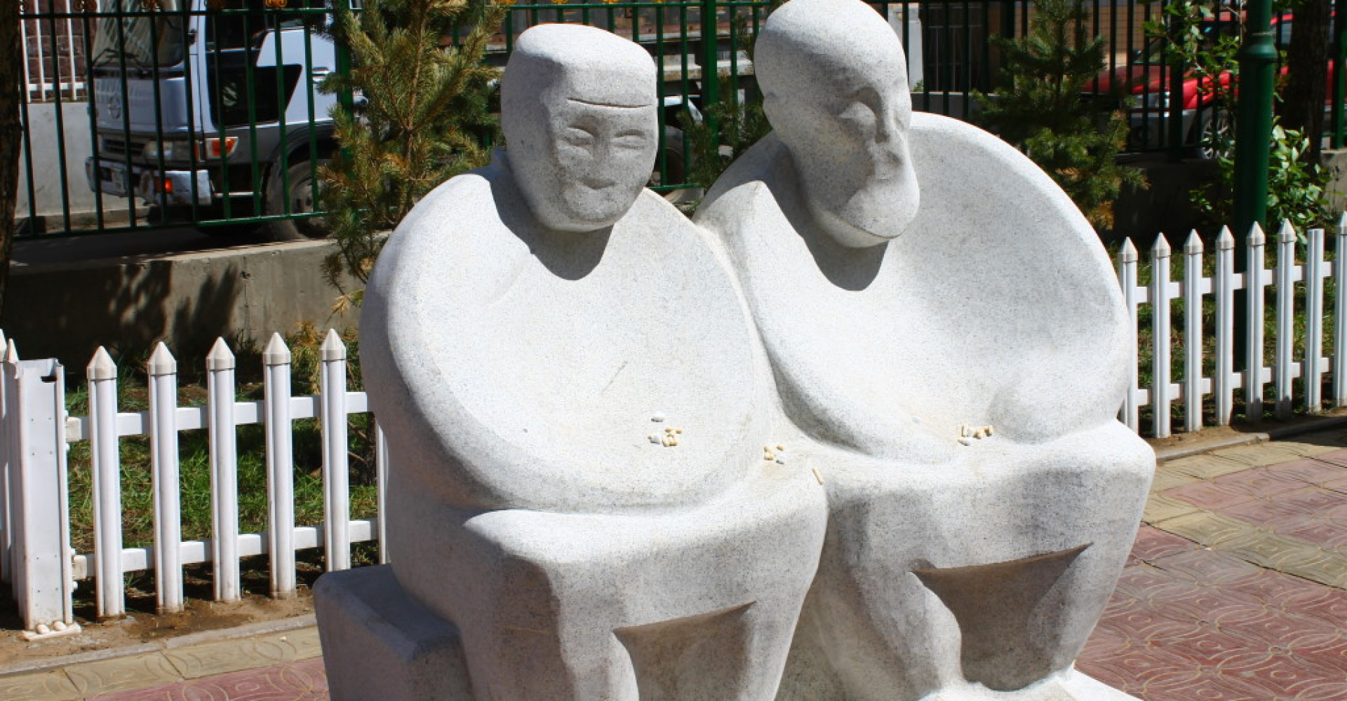 “GRAMPY AND GRANNY” STATUE