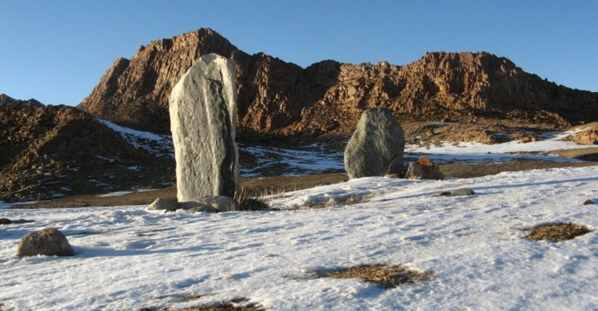 Statues at Devrekhiin Ekh