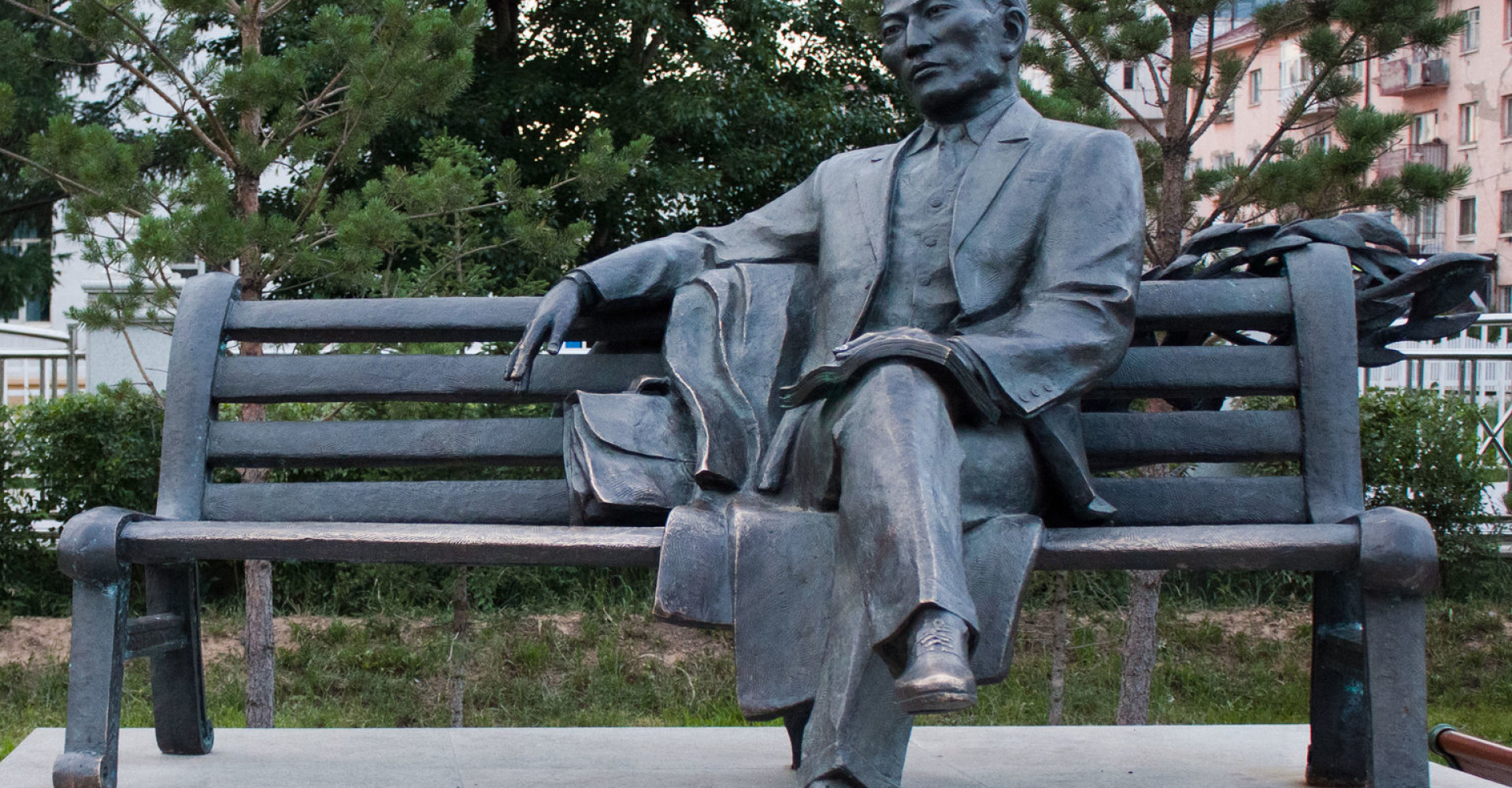 BEGZIIN YAVUUKHULAN STATUE AND MEMORIAL GARDEN