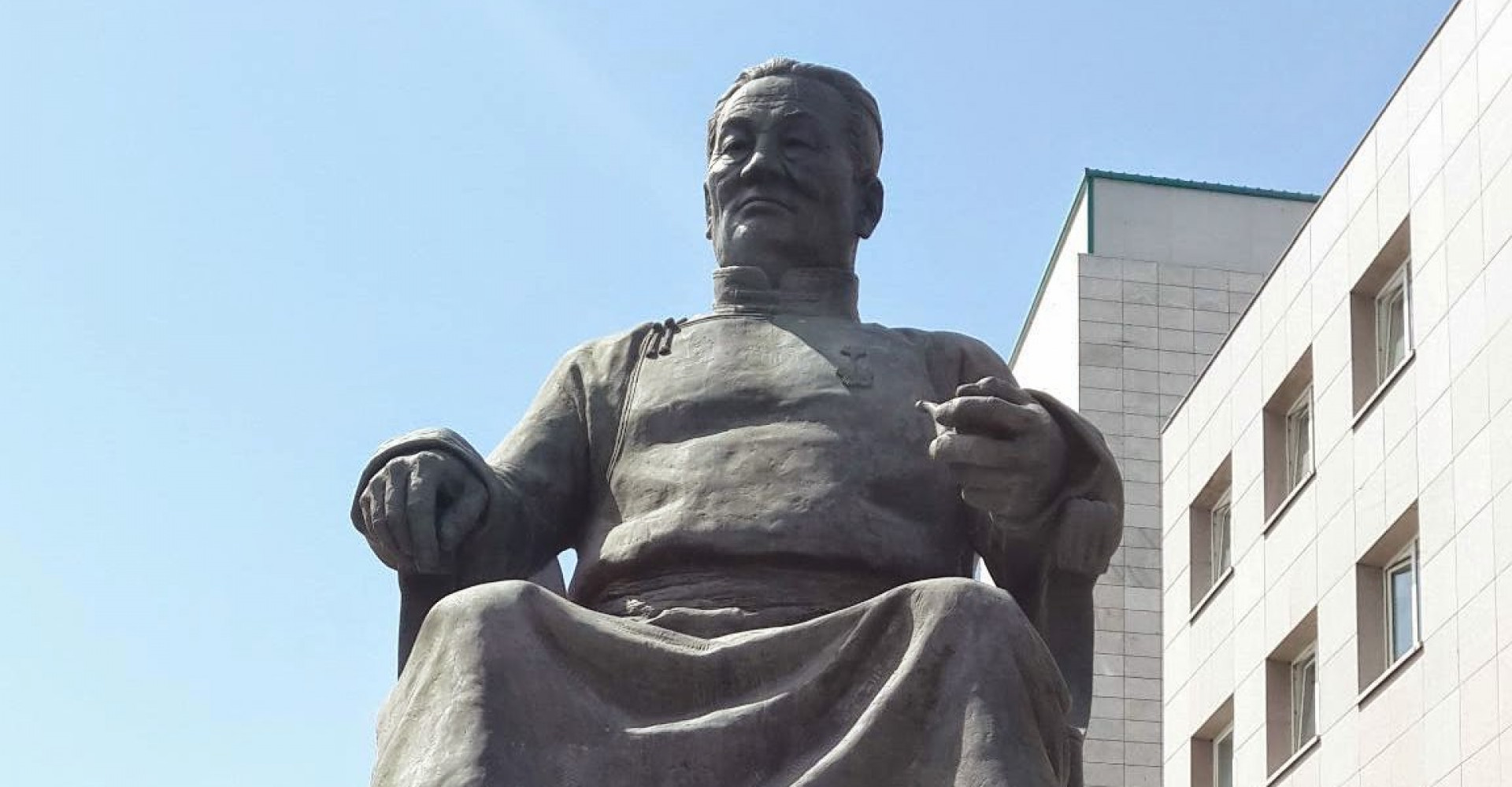 JAMSRANGIIN SAMBUU STATUE