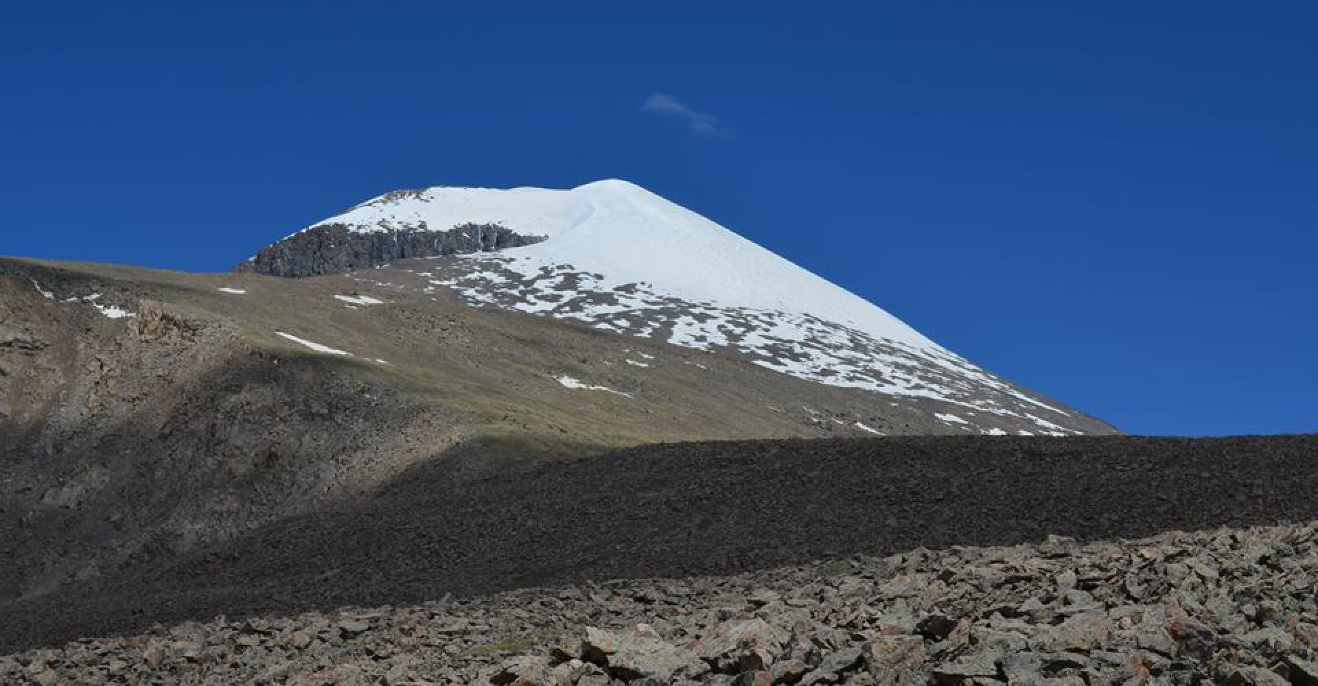 Otgontenger Mountain