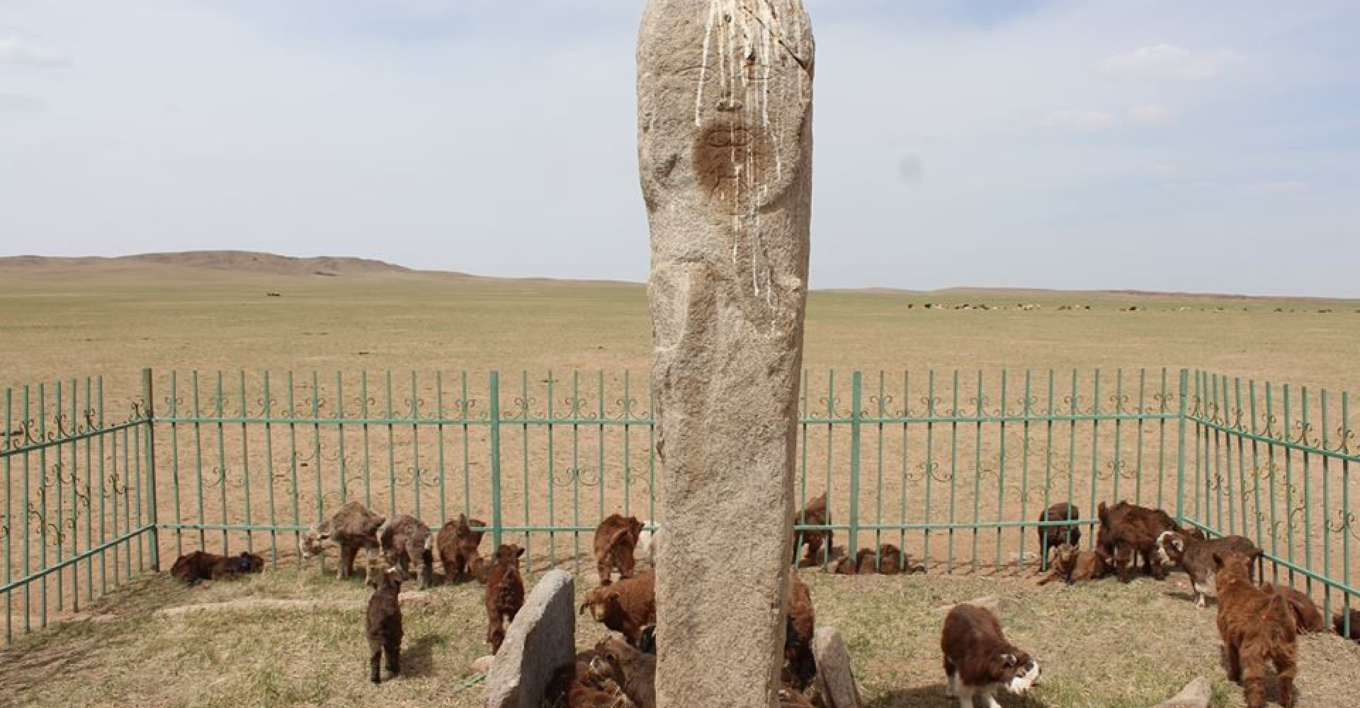Zaraagiin Eastern Inside Humanoid Stone