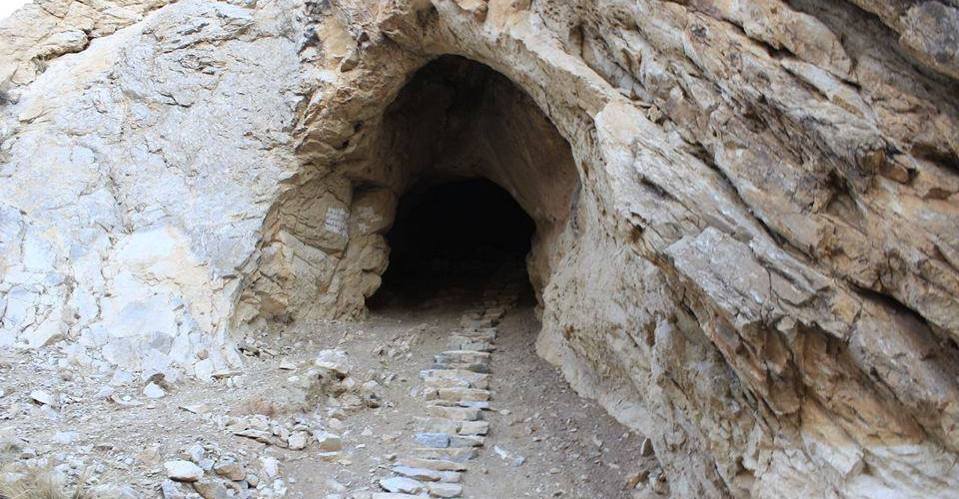 White cave /Tsagaan Agui/