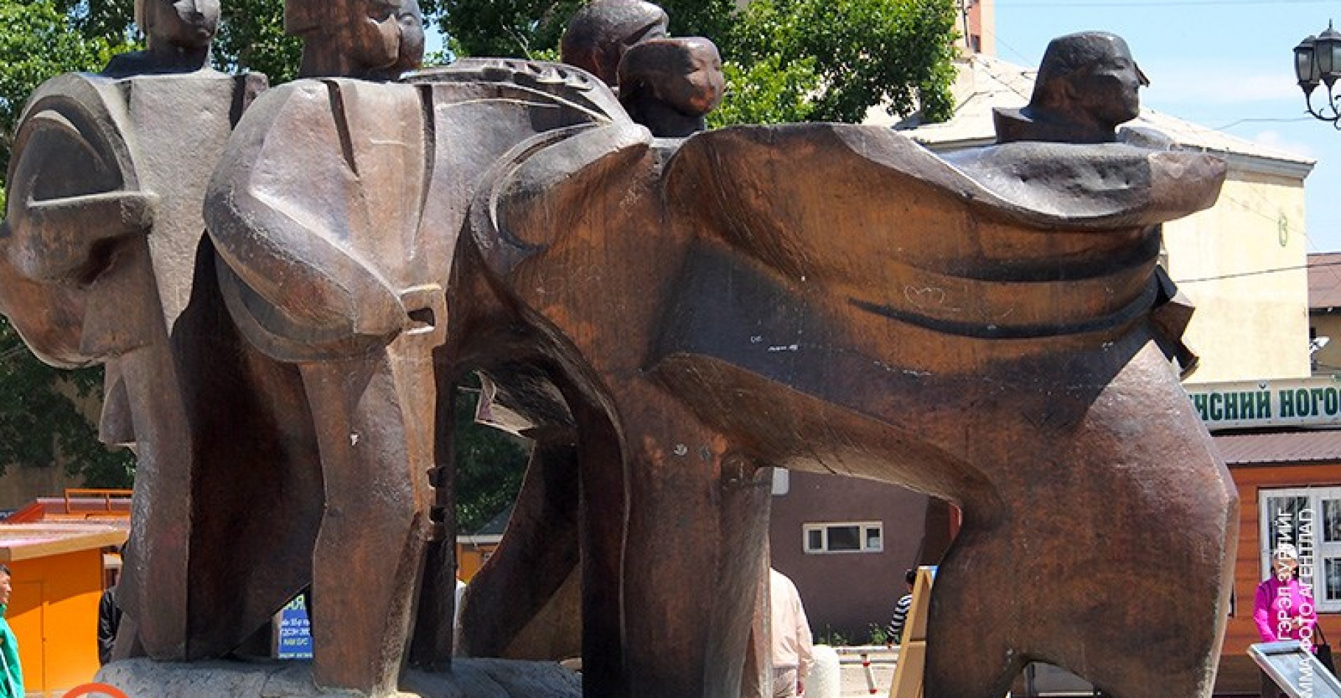 WORKERS’ GLORY MONUMENT