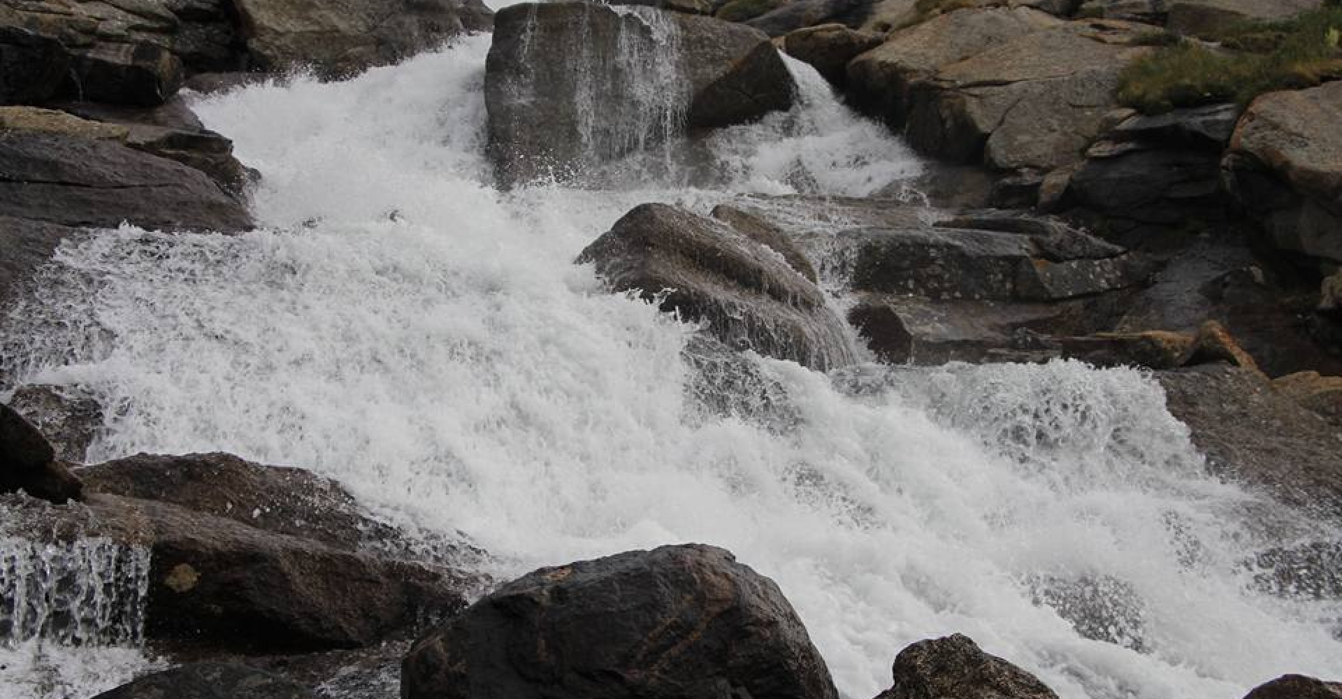 KHUKH LAKE WATERFALL