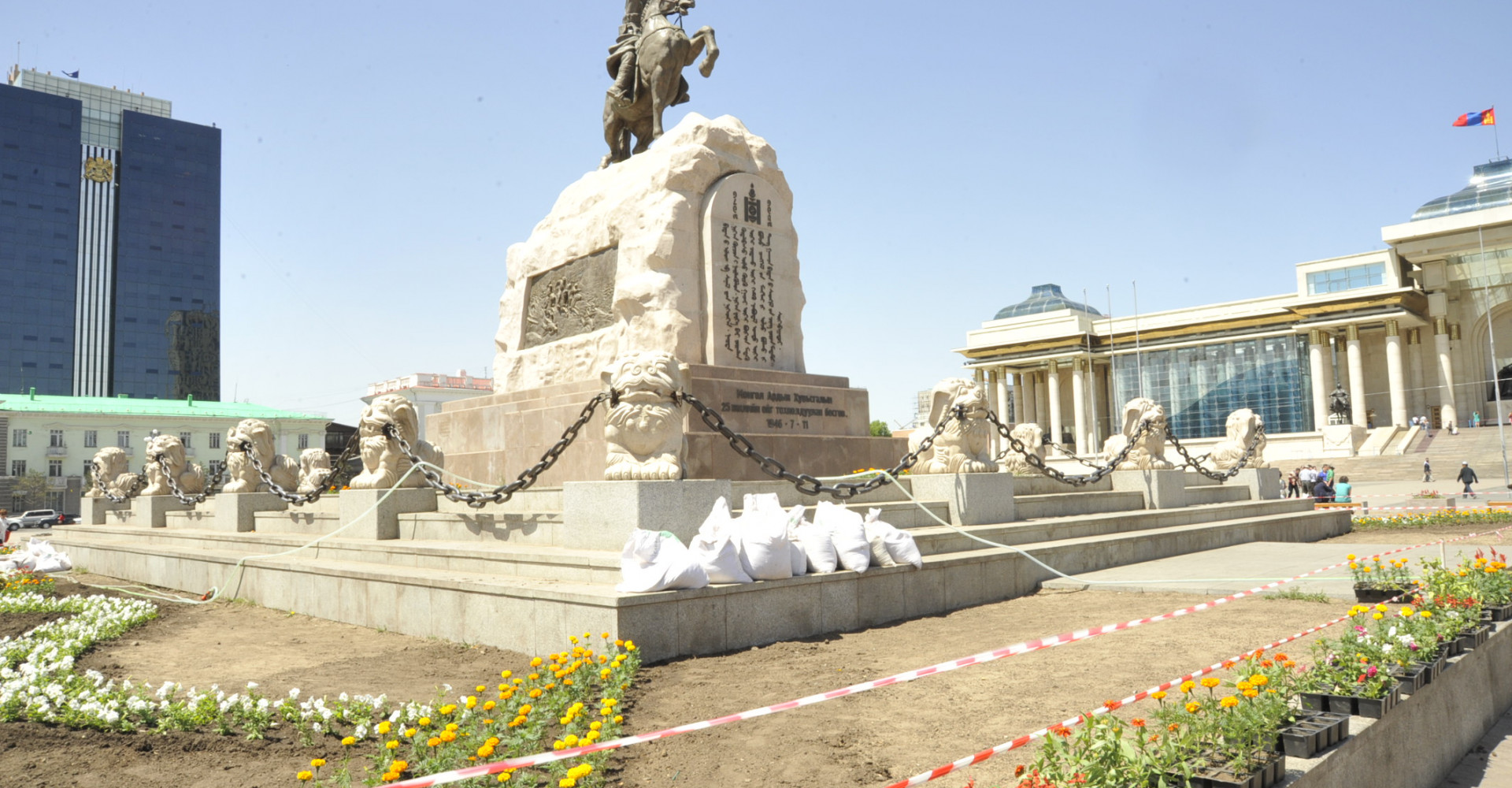 DAMDINY SUKHBAATAR EQUESTRIAN STATUE AND MEMORIAL